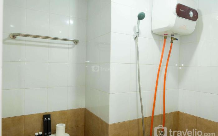 Comfortable Studio Green Pramuka City By Travelio