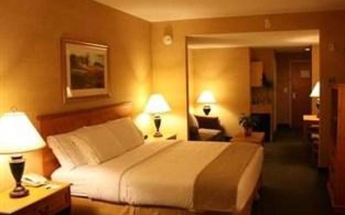 Holiday Inn Express Hotel & Suites Warrenton By IHG