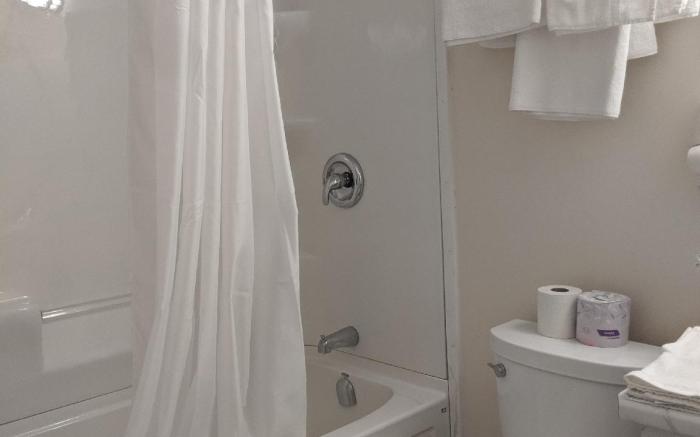 Falls Lodge and Suites Niagara Falls