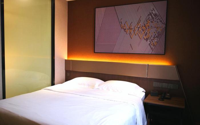 IU Hotel Qingdao Golden Beach Xuejiadao Metro Station
