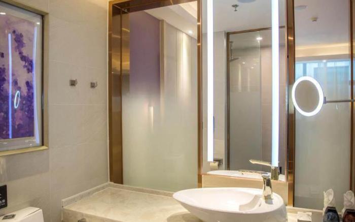 Lavande Hotel·Yibin University Town Convention and Exhibition Center