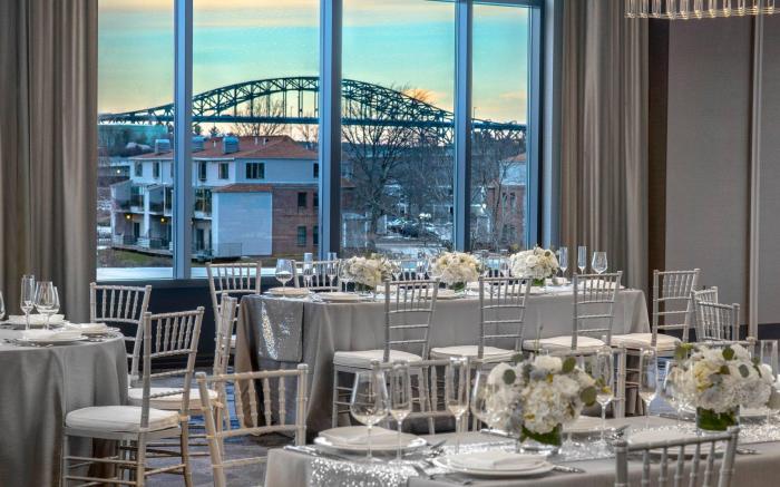 AC Hotel by Marriott Portsmouth Downtown/Waterfront