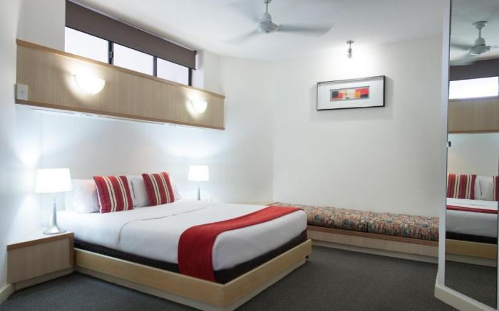 Tiki Hotel Apartments Surfers Paradise