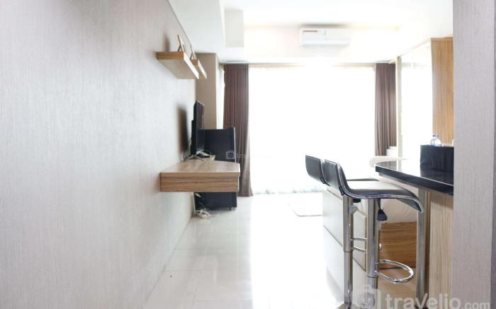 Deluxe Studio Room @ Tamansari La Grande Apartment By Travelio