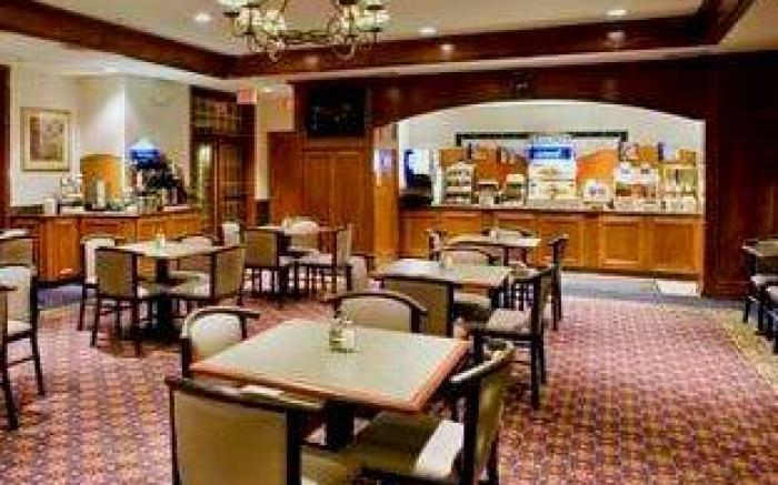 Holiday Inn and Suites Dallas-Addison By IHG