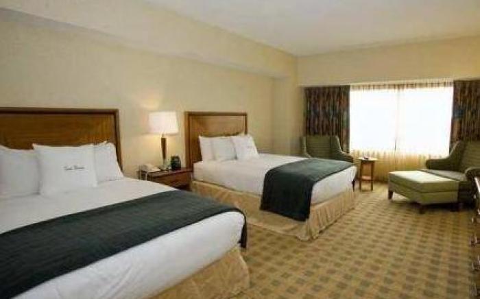 DoubleTree Suites by Hilton & Conf Ctr Chicago-Downers Grove