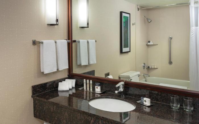 DoubleTree Suites by Hilton & Conf Ctr Chicago-Downers Grove