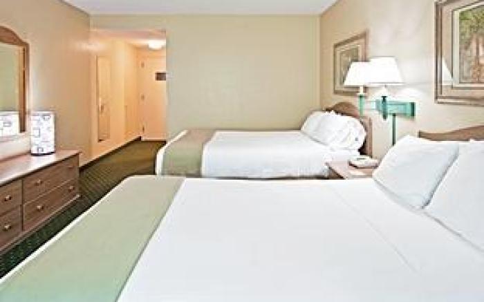 Holiday Inn Express Cruise Airport By IHG