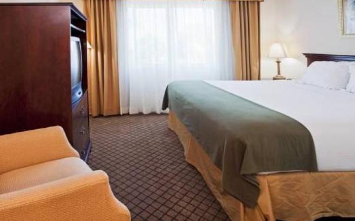 Holiday Inn Express Hotel & Suites Bradenton West By IHG