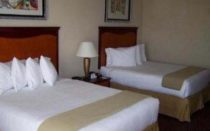 Holiday Inn Express Hotel & Suites Birmingham - Inverness 280 By IHG