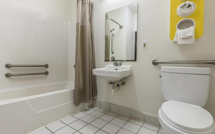 Motel 6 Indianapolis, IN - Southport