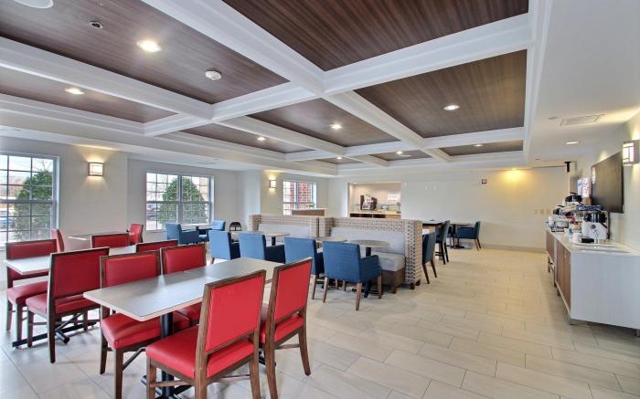 Holiday Inn Express Hotel & Suites Milwaukee Airport By IHG