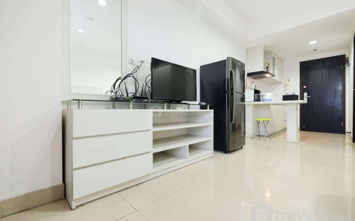 Cozy Studio at Tamansari The Hive Apt By Travelio