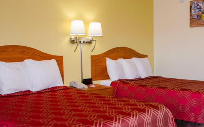 Econo Lodge East