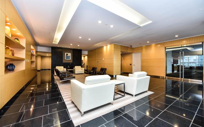 GLOBALSTAY. Maple Leaf Square
