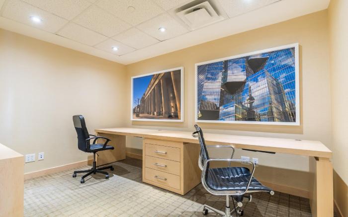 GLOBALSTAY. Maple Leaf Square