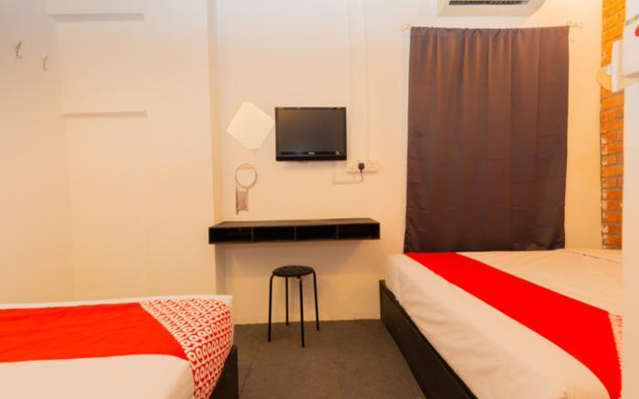 Super OYO 44032 Zzz Hotel