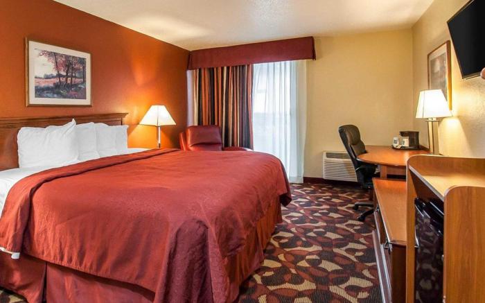 Quality Inn & Suites Kansas City I-435N Near Sports Complex