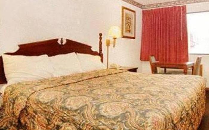 Econo Lodge North