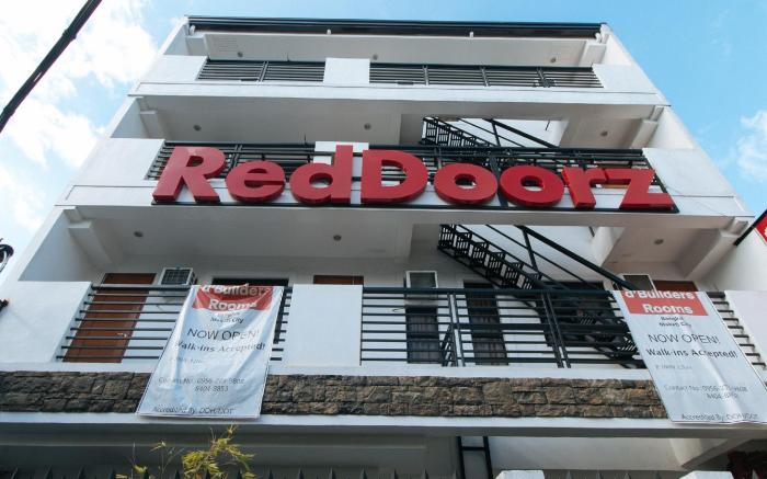 RedDoorz @ DBuilders Rooms Bangkal Makati