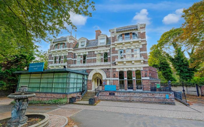 Liverpool Aigburth Sefton Park Hotel By Belvilla