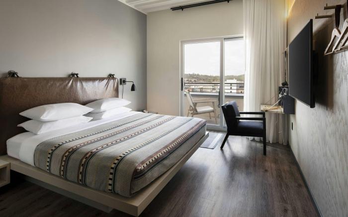 Moxy Nashville Vanderbilt Area