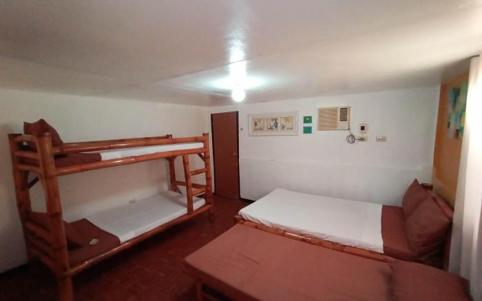 Batanags Beach Room for 6 with FREE WIFI
