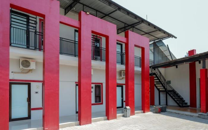 RedDoorz Syariah near Alun Alun Tegal