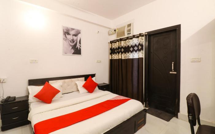 Hotel O Silver Palace Near Dwarka Sector 9 Metro Station