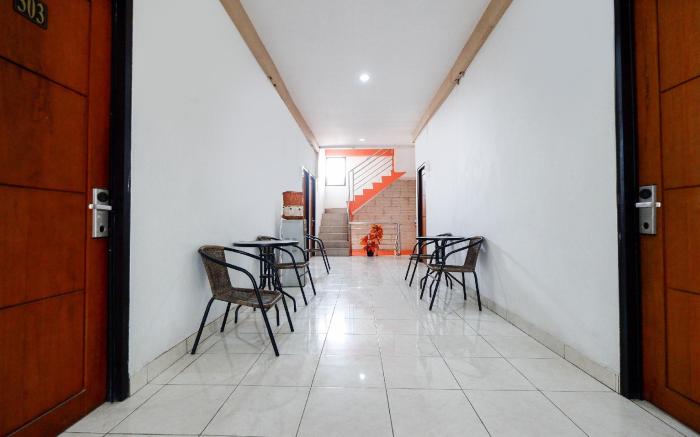 OYO 1251 Residence 8