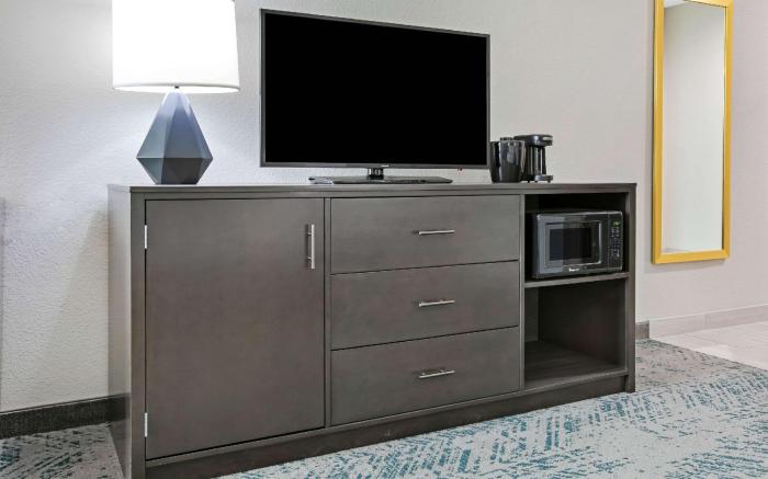 La Quinta Inn & Suites by Wyndham DFW West-Glade-Parks