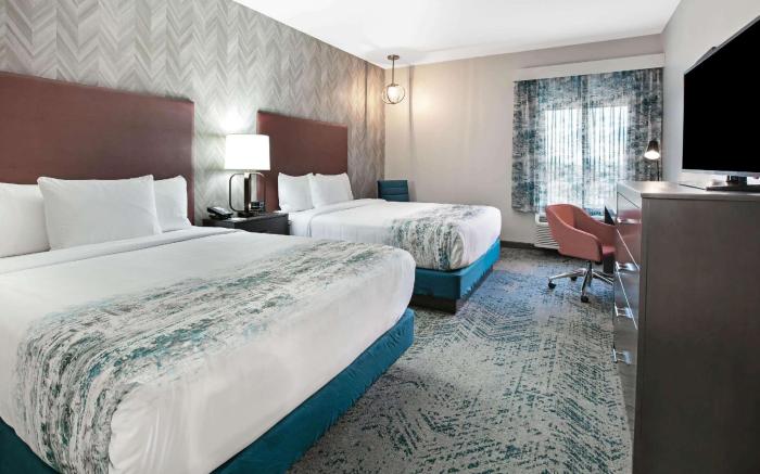 La Quinta Inn & Suites by Wyndham DFW West-Glade-Parks