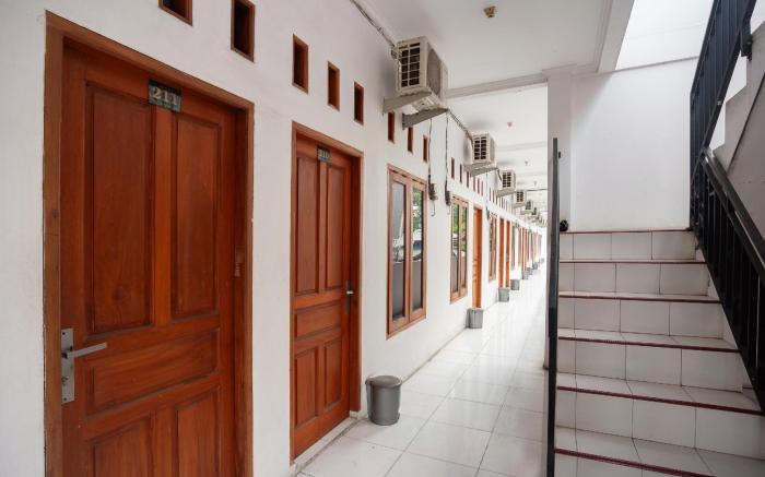 RedDoorz Syariah near Jatisampurna Hospital
