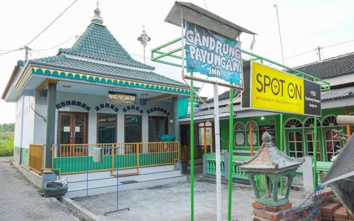 Hotel O Gandrung Payungan Family InnNearStasiun Banyuwangi Kota