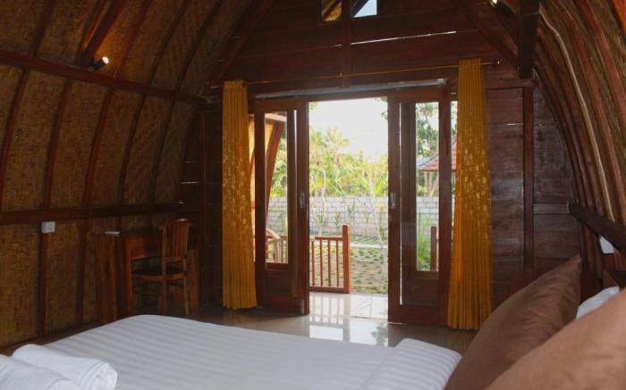 Cheap, Wooden, Cozy room with pool at Nusa Penida
