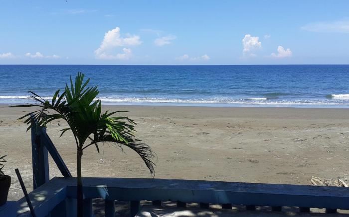 Bella's Beach Resort - Right on the Beach (A)!