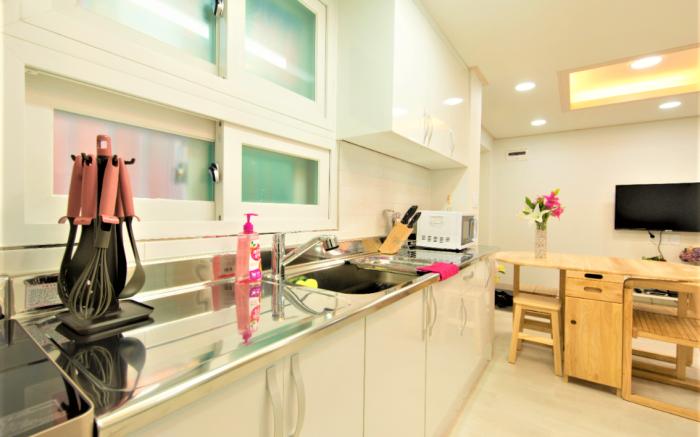 Hongdae  다정하우스 /사랑스런공간. 홍대입구역 (Exit7)도보로1분. 파티가능