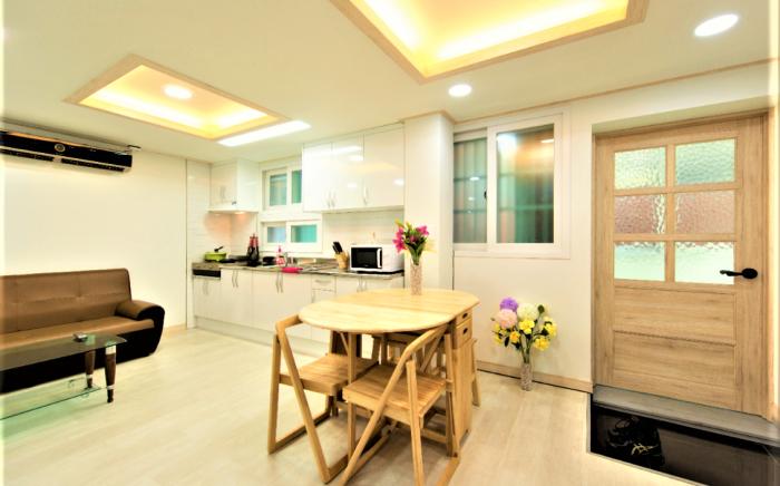 Hongdae  다정하우스 /사랑스런공간. 홍대입구역 (Exit7)도보로1분. 파티가능