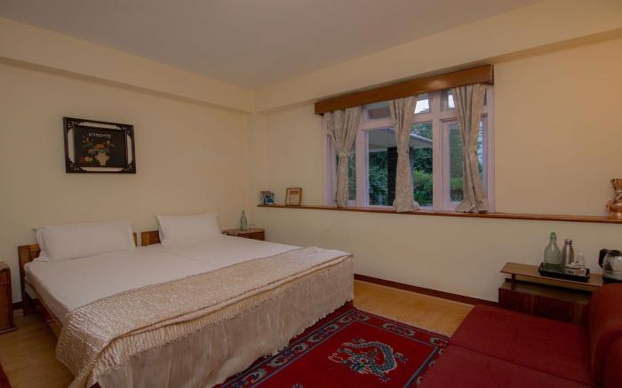 La Ipsing Farm by StayVista, A heritage property in orchards with Mountain views, featuring Outdoor