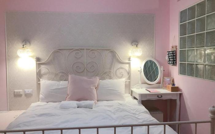 Hello Tainan. Pink