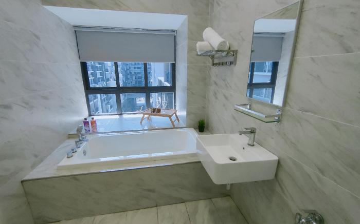 Imperio HoneyMoon suite/ Bathtub @ Malacca town