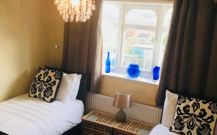 Budget Accommodation Min from M1/ 31  Free Parking