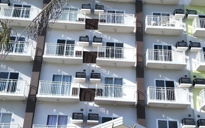 Comfy condo near the airport