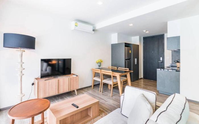 Onebed The Deck Patong condo, quiet, fast wifi，GYM