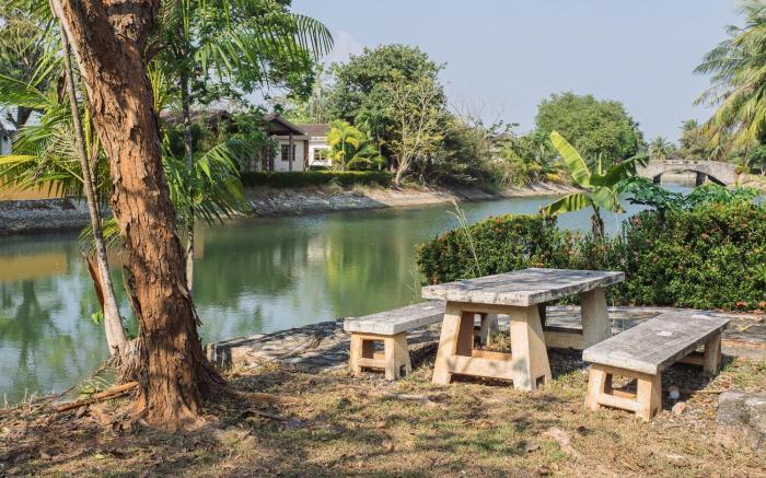 F22 Large 3 Bedrooms beach house WIFI Full Kitchen