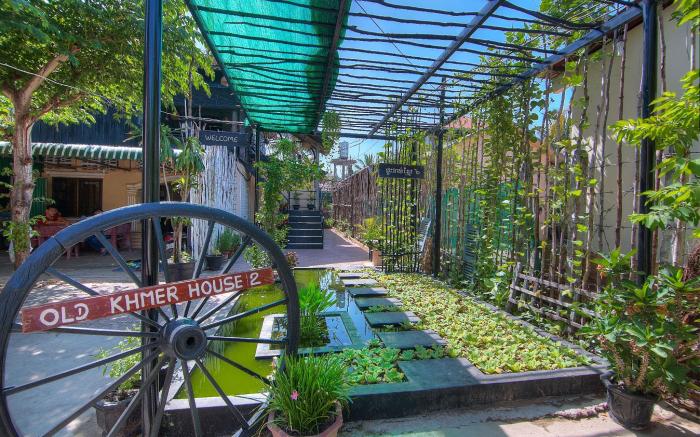 Old Khmer Wooden House + Breakfast