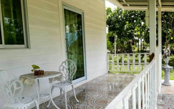 Benjamas Resort Hotel
