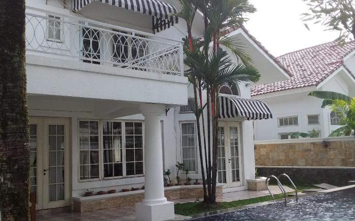Villa PARAHYANGAN 98 sentul city
Private pool