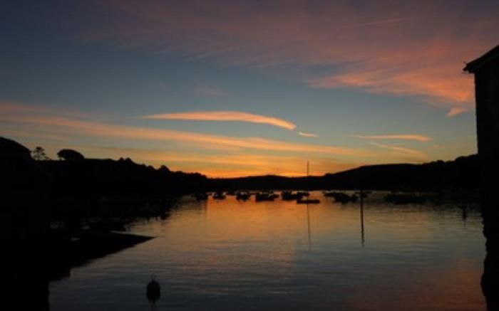 Ringmore House - central Salcombe + estuary views 