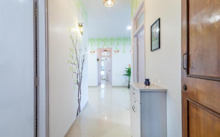 Stay in a 4 BHK near Jio World Drive, Bandra 